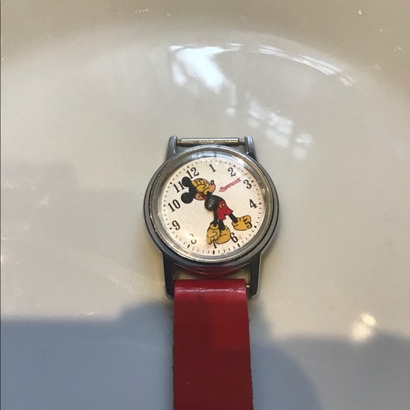 VINTAGE MICKEY MOUSE WATCH - Picture 2 of 5